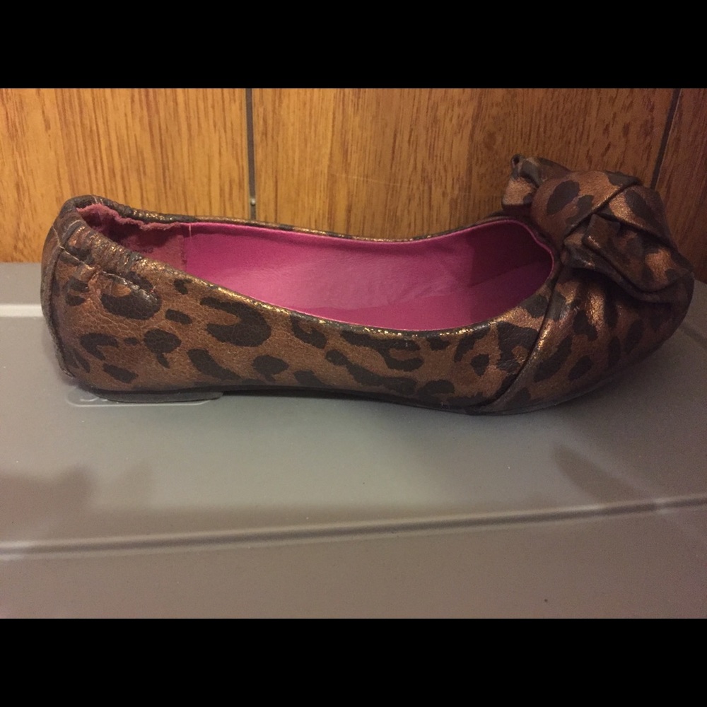 Steve Madden Kids Leopard Print flats with Bow SZ4